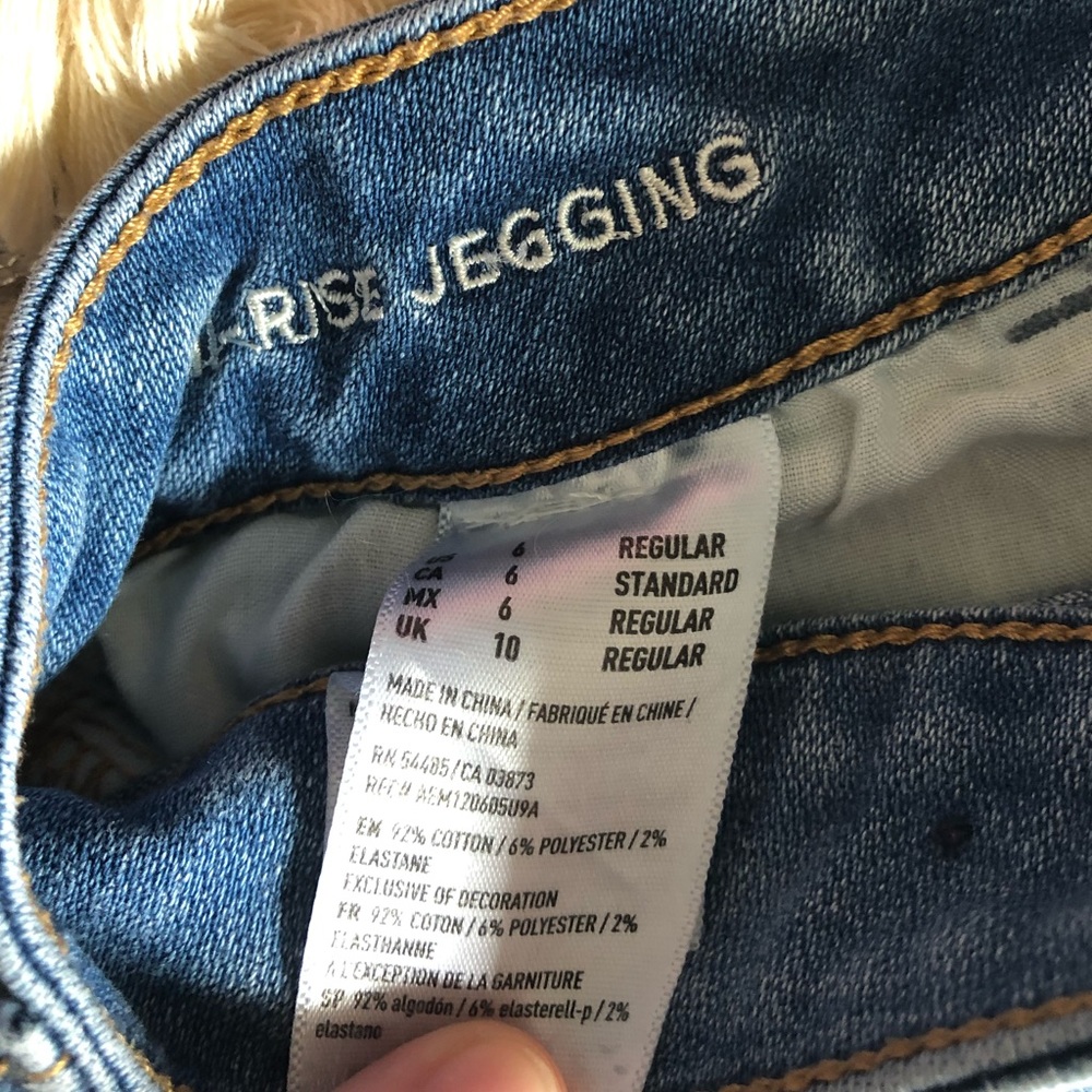 AMERICAN EAGLE Ripped Skinny Jeans - Picture 3 of 3